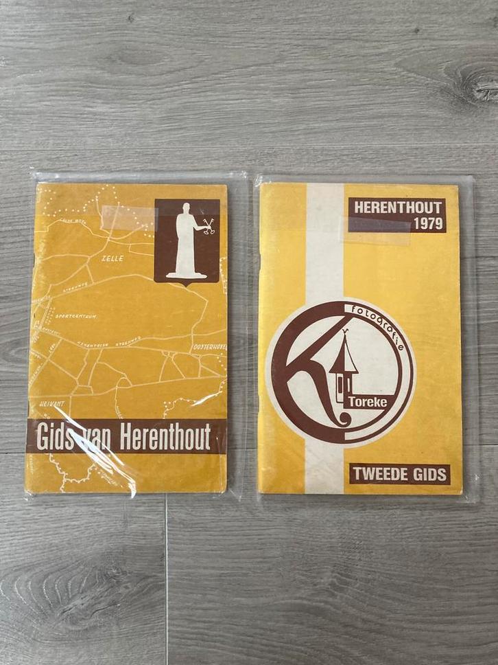 Herenthoutse gidsen (2x) uit 1977 en 1979, Boeken, Geschiedenis | Stad en Regio, Zo goed als nieuw, 20e eeuw of later, Ophalen of Verzenden