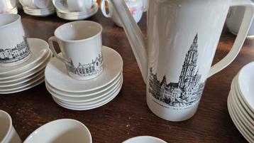 Service à café avec monuments de villes belges. beschikbaar voor biedingen