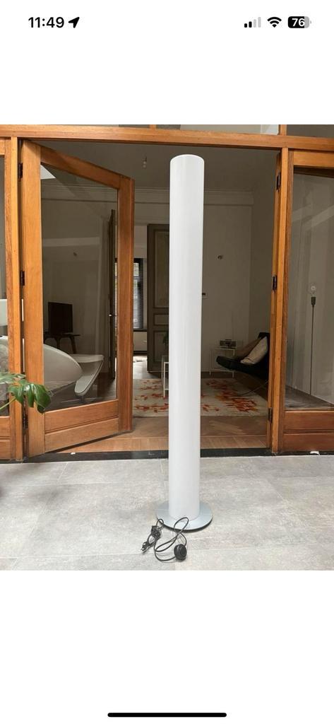 Moderne vloerlamp in acryl – zo goed als nieuw – 160 cm hoog, Huis en Inrichting, Lampen | Vloerlampen, Zo goed als nieuw, Ophalen