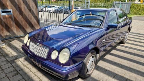 Blauwe Mercedes E220 CDI 92kw - Inschrijving 1999, Auto's, Mercedes-Benz, Particulier, E-Klasse, Diesel, Berline, 5 deurs, Handgeschakeld