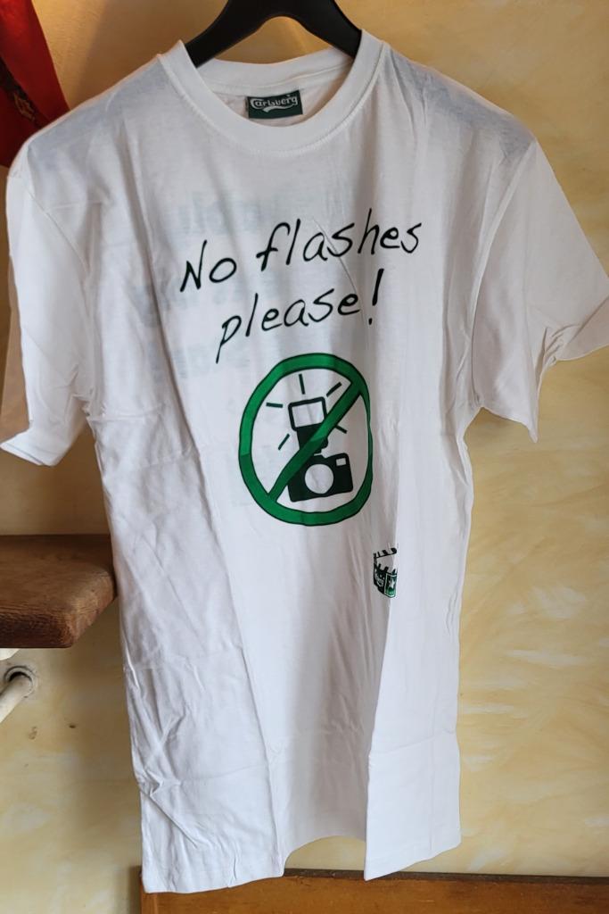 CARLSBERG KINEPOLIS T-shirt “No Flashes Please” XL **NIEUW**, Verzamelen, Biermerken, Nieuw, Kleding, Overige merken, Ophalen of Verzenden