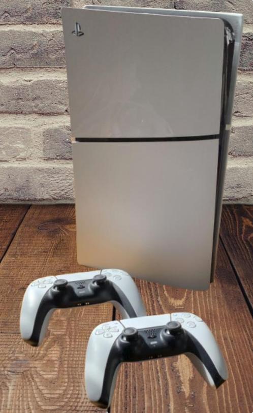 PS5 Slim Digital Edition + 2 Controllers – MediaMarkt omnium, Games en Spelcomputers, Spelcomputers | Sony PlayStation 5, Zo goed als nieuw