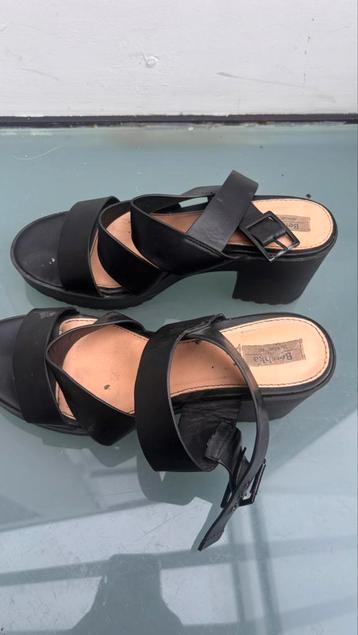 Sandalen beschikbaar voor biedingen