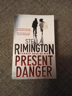 Stella Rimington - Present danger (Engelstalig), Boeken, Ophalen of Verzenden, Zo goed als nieuw, Stella Rimington