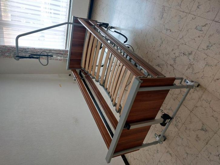 Domiflex automatisch ziekenhuisbed, Huis en Inrichting, Slaapkamer | Bedden, Verstelbaar, Ophalen