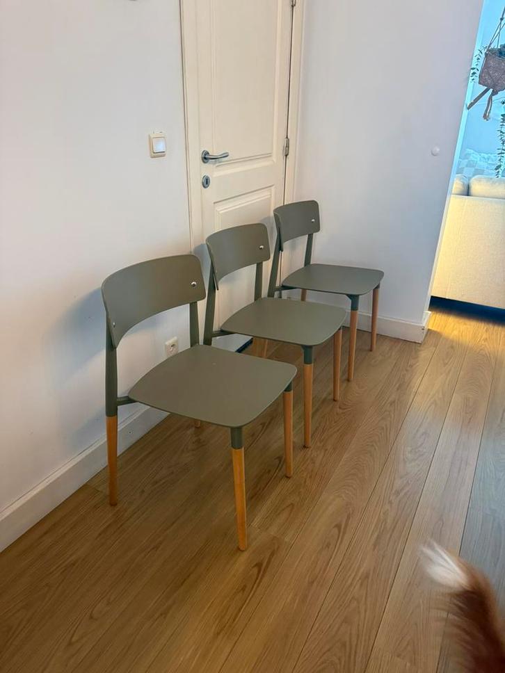 4 keukenstoelen (by boo) botanic green, Huis en Inrichting, Stoelen, Gebruikt, Hout, Kunststof, Overige kleuren, Ophalen