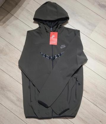 Nike tech beschikbaar voor biedingen