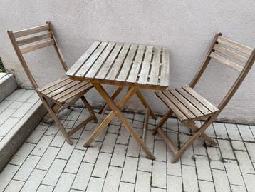 Bistro tafeltje met 2 stoelen beschikbaar voor biedingen