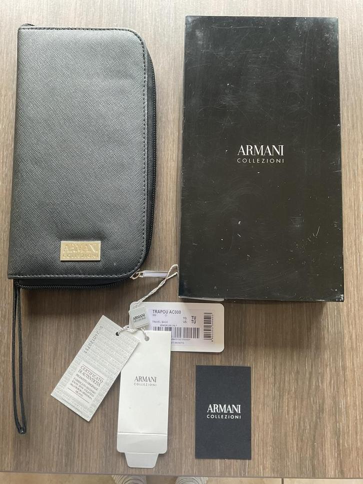 Armani pols travel bag and card holder, Handtassen en Accessoires, Portemonnees, Zo goed als nieuw, Ophalen of Verzenden