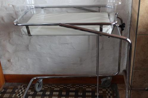 Mooi babybedje met plexi ligkom ( heel speciaal) chroom onde, Kinderen en Baby's, Babyparken, Ophalen