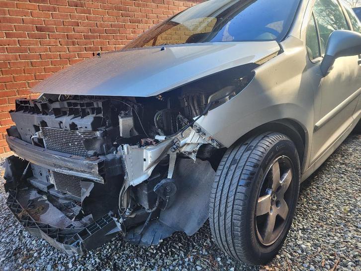 Peugeot 207 2010 sinistrée, Autos, Peugeot, Particulier, Airbags, Air conditionné, Android Auto, Apple Carplay, Cruise Control