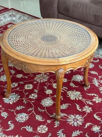 Eiken vintage salontafel met gevlochten/rotan inzet beschikbaar voor biedingen