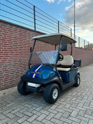 Belle voiturette de golf électrique avec plaque et boîte  disponible aux enchères