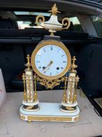 Prachtige antieke klok, Ophalen