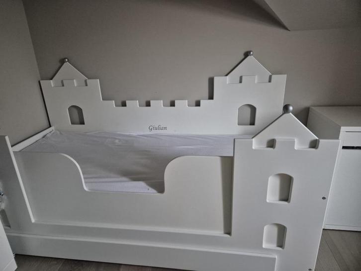 Prinsen/kasteelbed, nachtkast, boekenrek - zeer goede staat, Huis en Inrichting, Slaapkamer | Bedden, Zo goed als nieuw, Eenpersoons