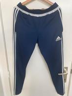 Pantalon de survêtement Adidas bleu marine à bandes blanches, Vêtements | Hommes, Vêtements de sport, Football, Enlèvement ou Envoi