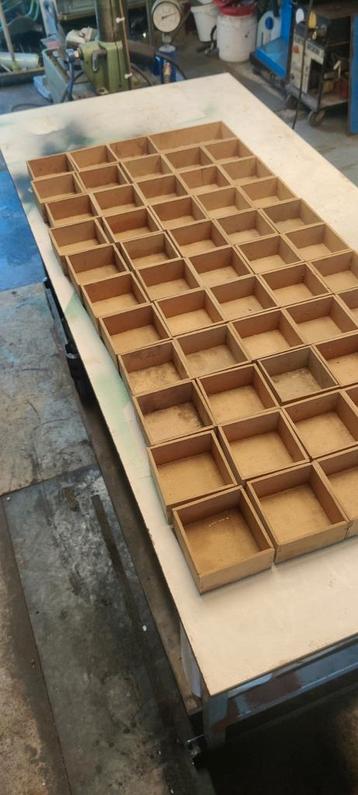 Sorteerbakjes voor schroeven of bouten enz 9.8*9.8*5 cm beschikbaar voor biedingen