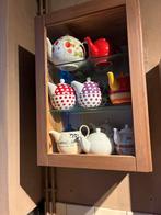 Lot theepotjes inclusief vitrinekastje, Huis en Inrichting, Ophalen, Zo goed als nieuw