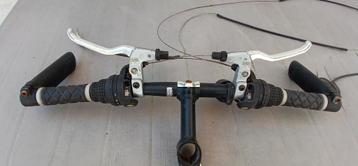 Fietsstuur met Shimano-shifters + remhendels + stang beschikbaar voor biedingen