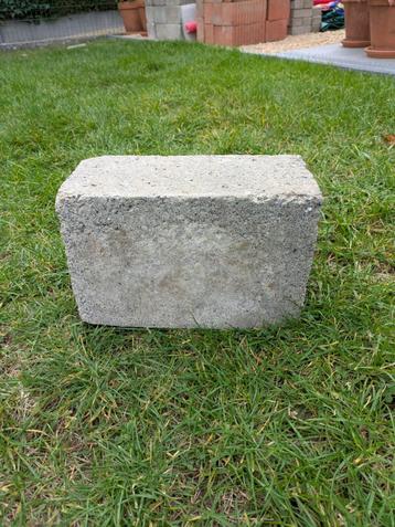 Betonstenen  voor fundering - vol - 29 cm x 19 cm x 14 cm beschikbaar voor biedingen