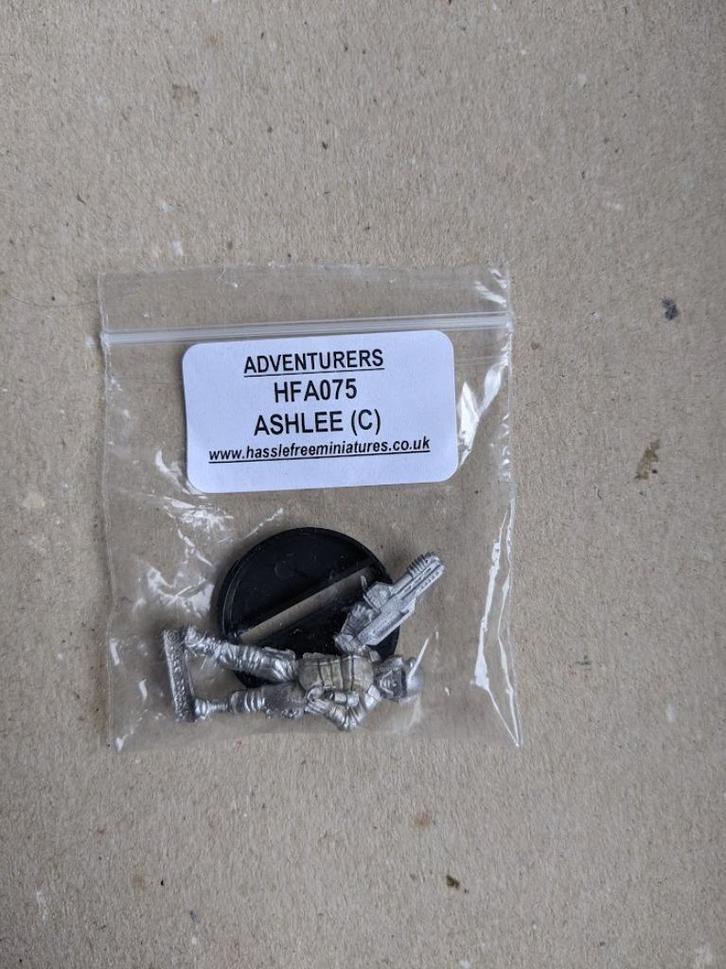 Hasslefree miniatures – HFA075 Ashlee (c) Space Troopers, Hobby en Vrije tijd, Wargaming, Nieuw, Overige soorten, Figuurtje(s)