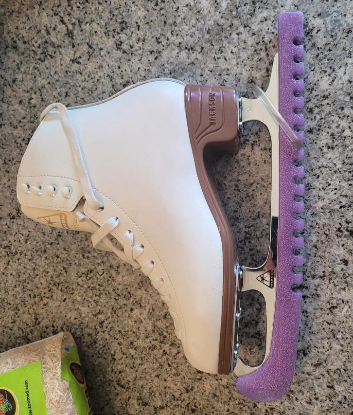 Ijsschaatsen dames maat 39,5/40 met beschermers 90€, Sports & Fitness, Patinage, Autres marques, Enlèvement