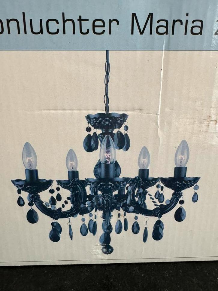 Twee prachtige Nieuwe lusters te koop, wit en zwart, Huis en Inrichting, Lampen | Kroonluchters, Nieuw, Kunststof, Ophalen