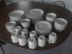 Servies set, Huis en Inrichting, Keuken | Servies, Gebruikt, Ophalen of Verzenden, Effen, Aardewerk