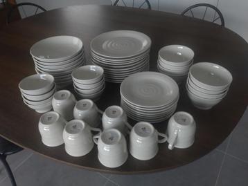 Servies set beschikbaar voor biedingen