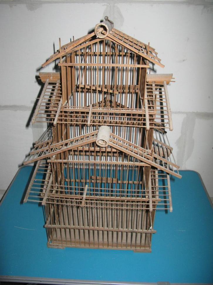 Hout/bamboe vogelkooi in de vorm van een pagode, Dieren en Toebehoren, Vogels | Hokken en Kooien, Gebruikt, Vogelkooi, Overige materialen