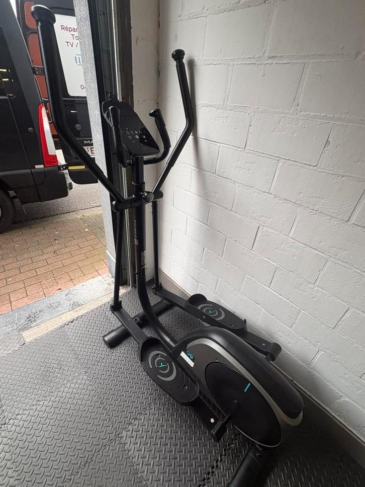 DOMYOS  crosstrainer/ Machine elliptique, Sport en Fitness, Fitnessapparatuur, Zo goed als nieuw, Ophalen