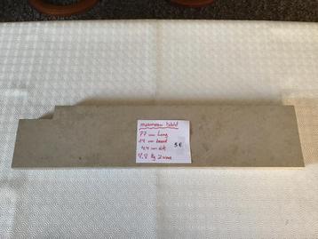 2 verschillende marmeren tabletten voor op radiators te leg beschikbaar voor biedingen