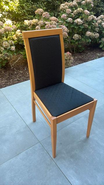 6 stoelen in perfecte staat beschikbaar voor biedingen