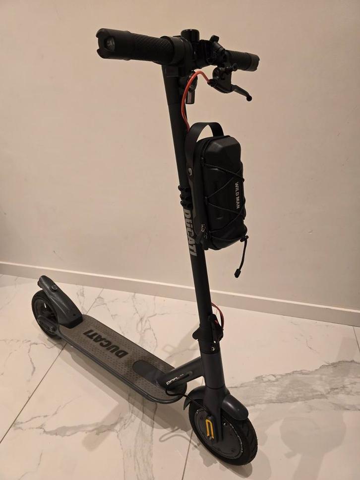 E-step Ducati Pro 1 EVO nog met 407km weinig gebruikt, Fietsen en Brommers, Steps, Gebruikt, Elektrische step (E-scooter), Ophalen