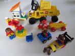 Lotje Duplo; met 6 mannetjes voertuigen 2 dieren, tafel en, Ophalen of Verzenden, Zo goed als nieuw, Losse stenen, Duplo