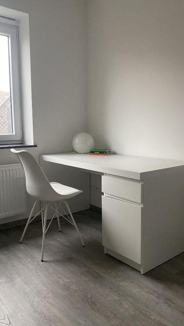 Bureau  beschikbaar voor biedingen