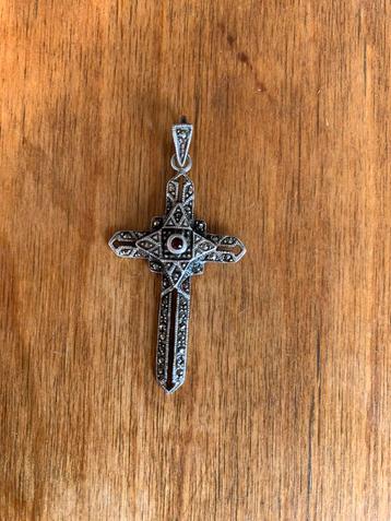 Pendentif croix en argent vintage