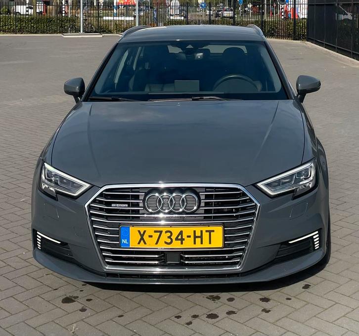 Audi A3 Sportback 40 e-tron 204 PK | Nieuwstraat!!, Auto's, Audi, Bedrijf, A3, Adaptive Cruise Control, Benzine, Automaat, Grijs