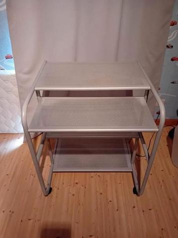 Computertafel. beschikbaar voor biedingen
