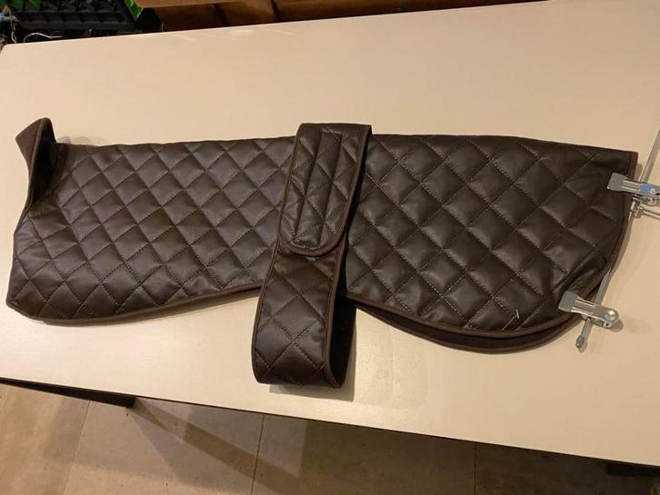 Luxe jas voor galgo aan outletprijsje., Dieren en Toebehoren, Hondenkleding, Nieuw, Hondenjas, Ophalen of Verzenden