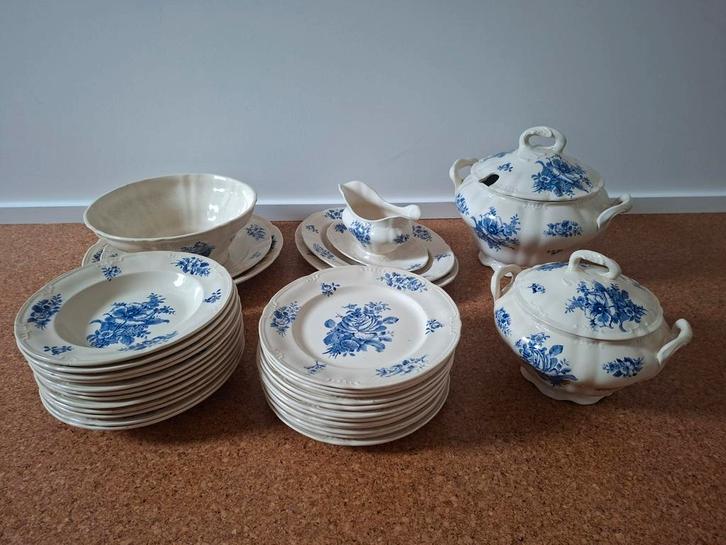 Boch frères Rhodia, compleet servies voor 12 personen, Antiquités & Art, Antiquités | Services (vaisselle) complet, Enlèvement