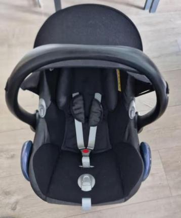 Maxi cosi disponible aux enchères