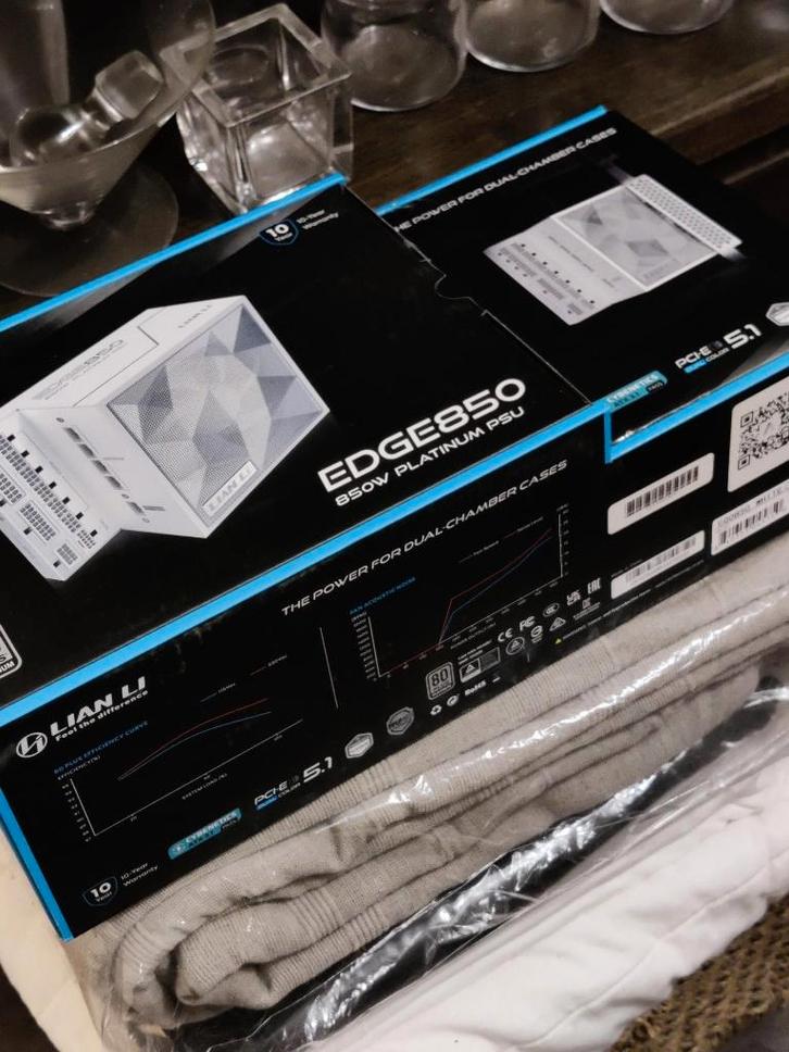 Nieuw! LIAN LI 850W Platinum Wit !, Computers en Software, Interne voedingen, Nieuw, Ophalen of Verzenden