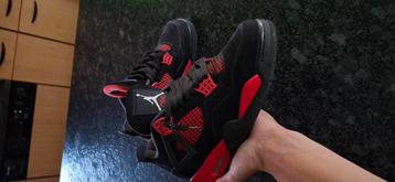 Jordan 4 Red Thunder maat 42 beschikbaar voor biedingen