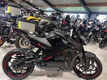 Ultraviolette F77 SuperStreet Cosmic Black beschikbaar voor biedingen