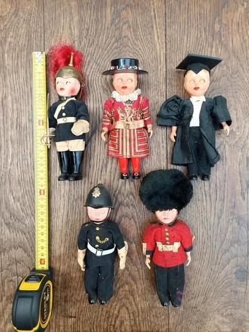 Lot dolls Verenigd Koninkrijk  beschikbaar voor biedingen