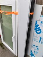 fenêtre blanche en PVC 135 x 76 cm, Bricolage & Construction, Enlèvement, Utilisé