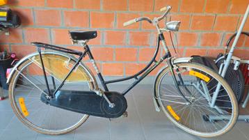 Zwarte (oma) damesfiets beschikbaar voor biedingen