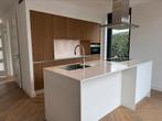 Modern uitgeruste keuken met centraal eiland, Huis en Inrichting, Keuken | Complete keukens, Ophalen, Zo goed als nieuw, Met kookeiland