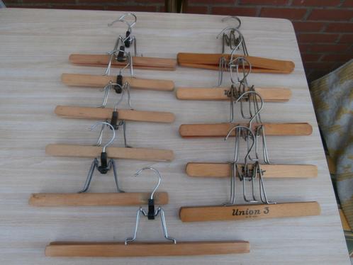 kleerhangers-in hout en metaal-2dehands, Kleding | Dames, Kledinghangers, Gebruikt, Hout, Ophalen of Verzenden